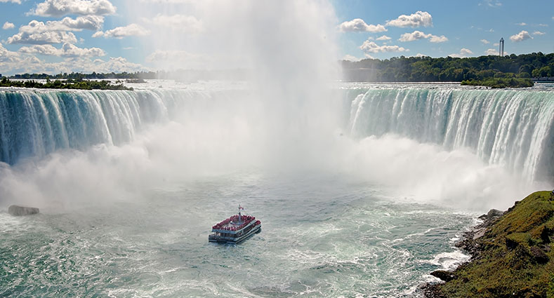 - Embassy Suites by Hilton Niagara Falls - Fallsview Hotel, Canada
